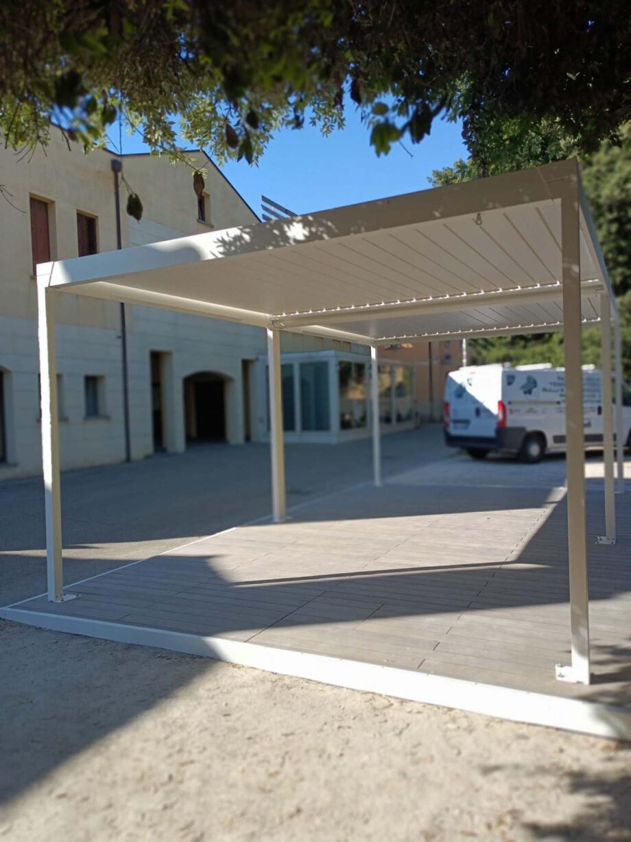 Pergola Autoportante in contesto residenziale